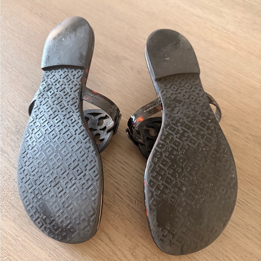 Tory Burch Patent leather Tortoiseshell Sandals 8 - Picture 2 of 2